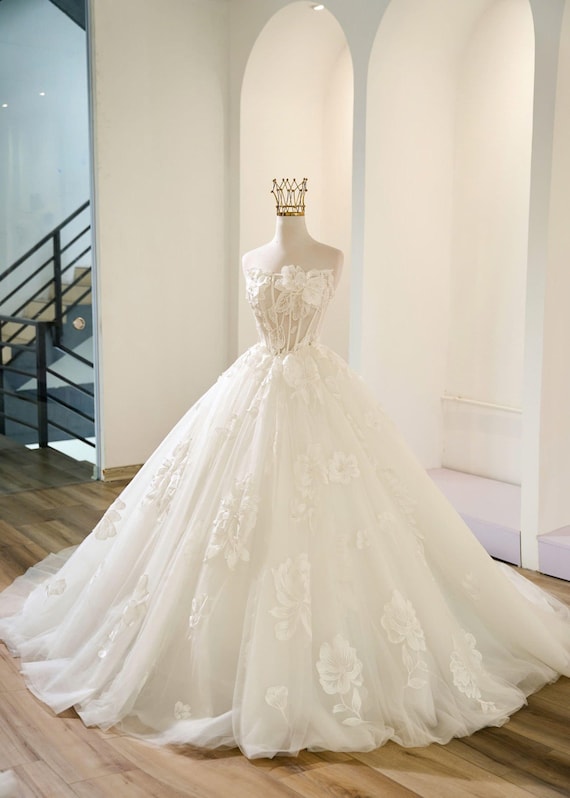 knee length dresses for ladies Stunning Princess Sleeveless Appliques Wedding Dresses Lace Appliques main image 0