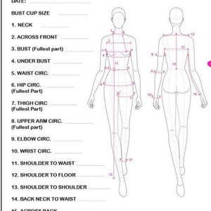 K&ouml;nnte beinhalten: Eine K&ouml;rperma&szlig;tabelle mit rosa &Uuml;berschrift. Die Tabelle enth&auml;lt eine Liste von K&ouml;rperma&szlig;en wie Hals-, Brust-, Taillen- und H&uuml;ftumfang. Zwei Strichzeichnungen einer Person sind abgebildet, eine von vorne und eine von hinten, mit Messlinien.