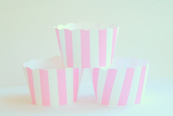 Items similar to Retro Pink and White Stripe Scallop Cupcake Wrappers ...