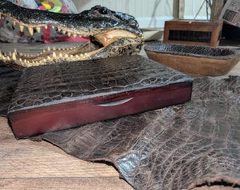 Handgjord cigarrlåda i äkta alligatorläder – Lyxig humidor i exotiskt trä med lock i äkta alligatorskinn, hantverksmässig cigarrförvaringsgåva