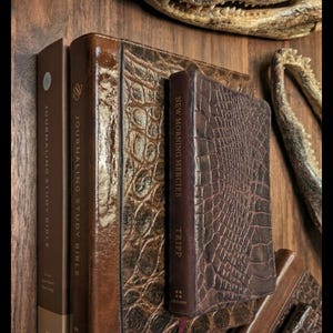 Personalisierte Leder Bibel & Devotionalien Set - Benutzerdefinierte handgebundene Bibel - Luxus Alligator Christliches Geschenk