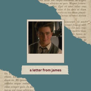 Peut inclure: Image de style vintage avec une photo de type Polaroid d'un homme portant des lunettes et un gilet. La photo est placée sur un fond de papier vieilli et d'accents bleu-vert. Le texte sur l'image indique "a letter from james".