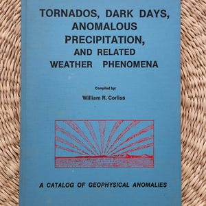 Tornados, días oscuros, precipitaciones anómalas y fenómenos meteorológicos relacionados. Libro de tapa dura – Primera edición, 1983.