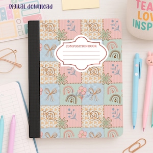 Puede incluir: Una taza de cerámica blanca con un asa negra y el texto "But First, Coffee" en negrita negra. La taza está sobre una superficie blanca. La taza mide 10 cm de alto.