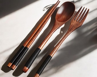 Juego de cubiertos de madera: vajilla portátil japonesa con mango negro