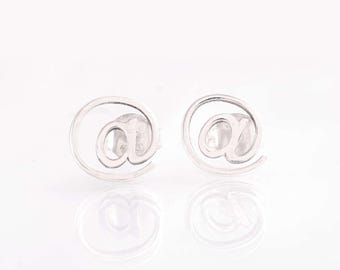Clous d'oreilles « @ » en argent sterling, bijoux At Sign, boucles d'oreilles geek, clous avec symbole d'e-mail, petits bijoux Internet, cadeau pour codeur/amoureux de la technologie