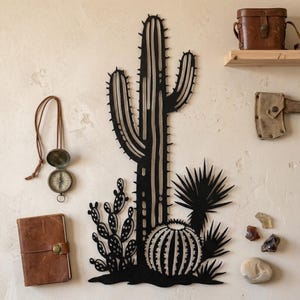 Arte de parede em metal com cactos, decoração com cena do deserto de Saguaro, decoração com cactos do sudoeste americano, placa de parede boho com plantas, presente para amantes do deserto, presente para amantes da natureza