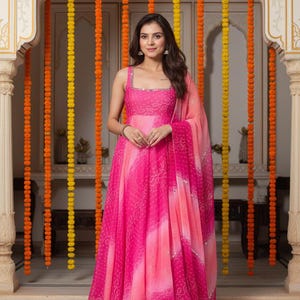 Rosa Bandhani Anarkali Anzug für Frauen, Georgette Spiegel Arbeit Festliche Hochzeit Tragen