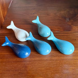Handgemaakte keramische walvis pennenhouder, miniatuur dier keramisch beeldje, decoratie en zeeleven cadeau
