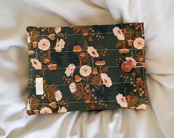 Green Floral Quilted Book Sleeve – Botanical Padded Book Cover