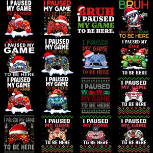 Puede incluir: Una colección de diseños navideños con mandos de videojuegos con gorros de Papá Noel y el texto "I PAUSED MY GAME TO BE HERE." Los diseños son en rojo, verde y azul, con patrones festivos.