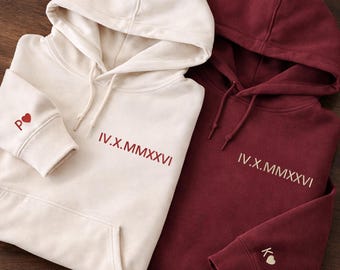 Individuell gestickter Hoodie mit römischer Ziffer - Passende Paar Hoodies - Personalisiertes Anfangsherz auf der Hülle - Jubiläum, Valentinstagsgeschenk