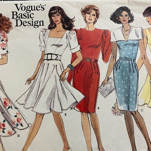 Puede incluir: Patrón de diseño básico de Vogue con ilustraciones de cinco vestidos diferentes. Los vestidos incluyen un estampado floral, un vestido blanco con cinturón negro, un vestido rojo, un vestido floral azul y un vestido amarillo.