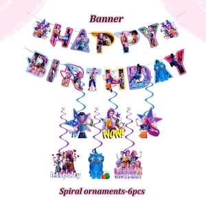 Puede incluir: Un conjunto de decoraci&oacute;n para fiestas de cumplea&ntilde;os con una pancarta que dice "HAPPY BIRTHDAY" e ilustraciones de personajes. Incluye adornos en espiral con el texto "WOW!" y "let's party". El conjunto est&aacute; dise&ntilde;ado con una combinaci&oacute;n de colores rosa y azul.