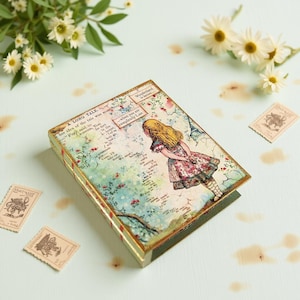 Handgjord smyckeskrin, Alice i Underlandet vintage bokstil, lyxig prydnadsförvaring, decoupage