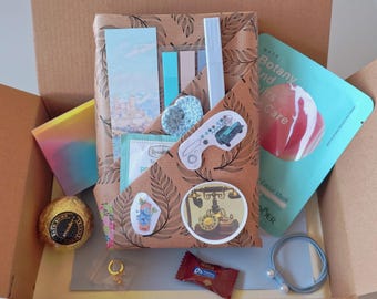 Caja de Cita a Ciegas con un Libro en Español: Set Regalo Cumpleaños Book Lover Personalizado | Navidad Black Friday Booktok Bookish