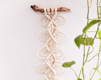 English - Macramé Tutorial - 15 pages step by step tutorial cute wall hanging (PDF)