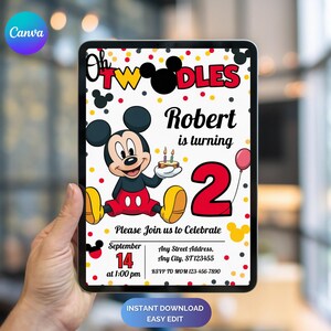 K&ouml;nnte beinhalten: Eine digitale Einladung zum zweiten Geburtstag mit Micky Maus, die einen Kuchen mit Kerzen h&auml;lt. Die Einladung lautet "Oh Twodles" und enth&auml;lt den Namen "Robert", Datum, Uhrzeit und Adresse. Das Design ist auf einem Tablet.
