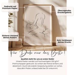 Puede incluir: Una impresi&oacute;n art&iacute;stica enmarcada con un dibujo lineal minimalista de dos figuras abraz&aacute;ndose. La obra de arte est&aacute; en l&iacute;neas negras sobre un fondo beige. El marco es de color madera clara. La impresi&oacute;n se describe como impresa en papel de primera calidad.
