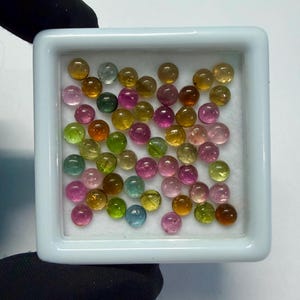 4 mm flerfärgad turmalin rund cabochon - kalibrerad ädelsten