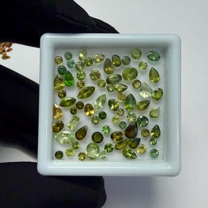 100 stuks toermalijn gefacetteerde edelsteen mix vorm en grootte toermalijn geslepen steen 2 mm-4 mm natuurlijke groene kleur toermalijn losse steen