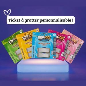 Könnte beinhalten: Fünf rechteckige Rubbellose in Grün, Gelb, Blau, Pink und Hellrosa. Jedes Los zeigt den Text BINGOO!, GAGNEZ JUSQU'À 5 000€ und zwei silberne Rubbelfelder. Ein weißes Banner darüber trägt die Aufschrift Ticket à gratter personnalisable!