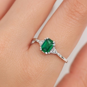 Anello con pietra preziosa verde taglio smeraldo • Anello con promessa Art Déco in argento sterling