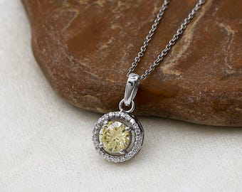 Collar con colgante de halo de moissanita amarilla / Plata de ley, oro blanco de 18 k