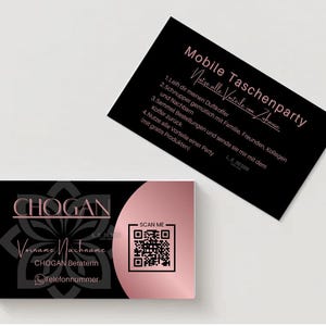 Könnte beinhalten: Zwei Visitenkarten mit einem schwarzen und roségoldenen Design. Eine Karte trägt den Text "Mobile Taschenparty" und eine Liste mit Anweisungen. Die andere Karte trägt den Text "CHOGAN" und einen QR-Code.