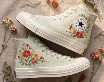 Blumen gestickte Sneakers, individuell bestickte High Tops, Schuhe im Frühlingsstil, handgefertigte Sneakers, Geschenk für sie, pastellfarbenes Blumenmuster