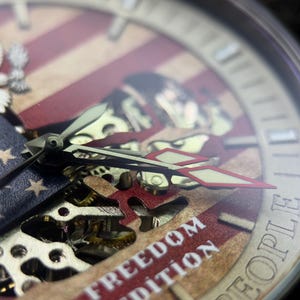 1776-2026 America 250 Uhr - Limited Edition Vaterländisches Geschenk, Benutzerdefinierte Zustandskartenuhr Bild 16