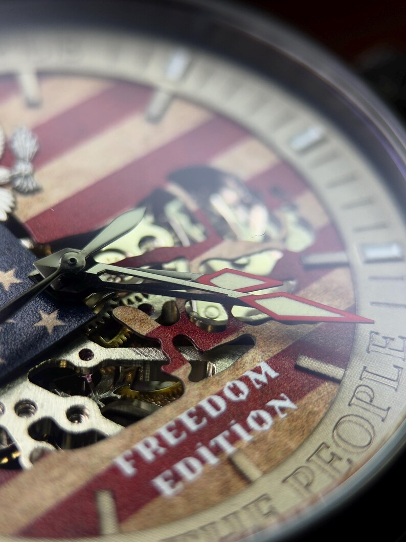 1776-2026 America 250 Uhr - Limited Edition Vaterländisches Geschenk, Benutzerdefinierte Zustandskartenuhr Bild 16