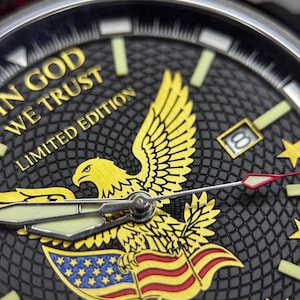 Benutzerdefinierte Vaterländischer Adler Uhr - 4. Juli Geschenk für Männer, Panzermuschel-Zifferblatt, graviertes veteranisches Geschenk, limitierte Automatikuhr Bild 3
