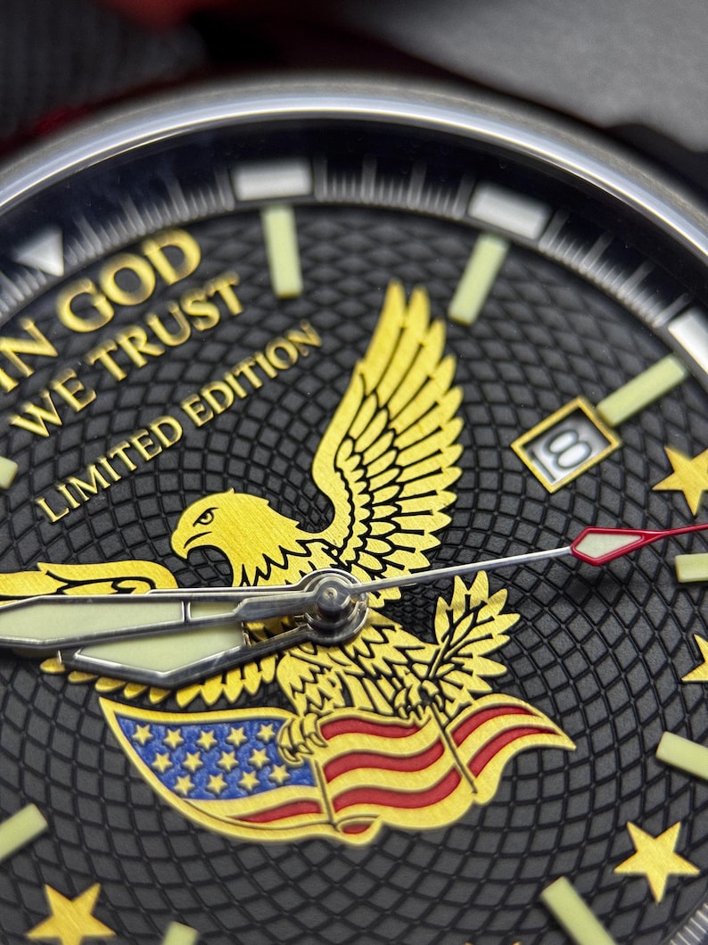 Benutzerdefinierte Vaterländischer Adler Uhr - 4. Juli Geschenk für Männer, Panzermuschel-Zifferblatt, graviertes veteranisches Geschenk, limitierte Automatikuhr Bild 3
