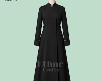 Vestido largo estilo sotana negra para mujer, abrigo maxi formal de cuello alto, inspirado en el clero, minimalista y elegante, hecho a medida.