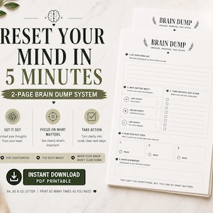 Può includere: Un PDF stampabile con il testo "RESET YOUR MIND IN 5 MINUTES" e "BRAIN DUMP" è visualizzato. Il design include un grafico del cervello, accenti floreali e sezioni per organizzare i pensieri e agire. Il prodotto è disponibile per il download immediato.