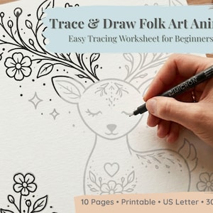 Könnte beinhalten: Eine Hand, die einen schwarzen Micron-Stift hält, zeichnet ein Hirschdesign auf weißem Papier nach. Der Text "Trace & Draw Folk Art Animal" und "Easy Tracing Worksheet for Beginners" ist sichtbar. Das Arbeitsblatt enthält Blumen- und Sterndesigns. Der Text "10 Pages • Printable • US Letter • 300 DPI" ist ebenfalls sichtbar.