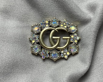 グッチのヴィンテージゴールドブローチ（カラーストーン付き） - Etsy 日本
