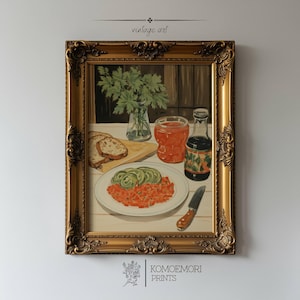Peut inclure: Impression d'art vintage encadrée dans un cadre doré orné. L'œuvre représente une nature morte avec des aliments : pain tranché, une assiette de nourriture, un pot de confiture, une bouteille et un couteau. Le texte "vintage art" est en haut.
