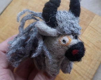 Handmade wool felt yak ornament, rustic style decoration, children's room decoration, bag ornament, back-to-school gift for BBF