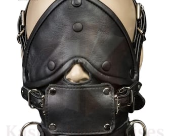 Capucha de cuero negro hecha a mano con correas y panel para el hocico. Ajustable y hecha a medida.