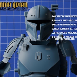 Puede incluir: Un conjunto de armadura mandaloriana azul gris&aacute;ceo con casco de visera en forma de T, hombreras y placa pectoral. El texto dice: HEAVY MANDALORIAN PAZ VIZLA VERSION. AVAILABLE IN RAW PRINTED / PAINTED VERSIONS. ALSO SOFT PARTS ARE AVAILABLE AS WELL. SMOOTH VERSION IS ON PICTURE. SCREEN AUTHENTIC BATTLE DAMAGED VERSION AVAILABLE. CUSTOM COLORS AVAILABLE. THE FULL SET INCLUDES THE HEAVY REPEATER (PM ME) AND THE VIBROBLADE.
