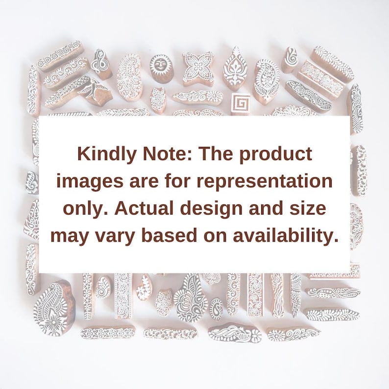Puede incluir: Una colecci&oacute;n de bloques de impresi&oacute;n de madera con intrincados dise&ntilde;os blancos. Los bloques est&aacute;n dispuestos alrededor de un rect&aacute;ngulo blanco con el texto: "Kindly Note: The product images are for representation only. Actual design and size may vary based on availability."