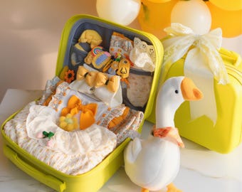 Set de regalo para niña / Maleta con patito floral, regalo para baby shower
