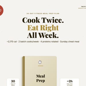 Może przedstawiać: Cyfrowy 30-dniowy plan posiłków fitness z beżową okładką, ikoną zegara i napisem Meal Prep. Strona zawiera tytuł Cook Twice. Eat Right All Week. oraz szczegóły takie jak 2170 kcal, 2 gotowania w tygodniu i 4 rodzaje białek rotowane w planie.