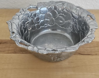 Arthur Court Grape Pattern Aluminum Serving Bowl 2004 Vintage Vineyard Decor Fruit Bowl