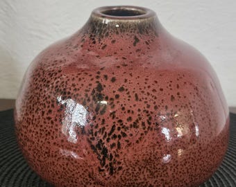 Volcanic Red Glaze Studio Pottery Vase — Wheel-Thrown Stoneware with Speckled Lava Finish