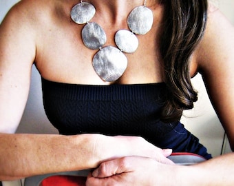 Set Earrings and Necklace // Barcelonesa // Silver Statement Necklace // Hand Forged hammered silver aluminum bib necklace