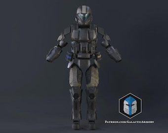 Könnte beinhalten: Ganzkörperaufnahme eines futuristischen, dunkelgrauen Panzeranzugs. Der Anzug hat einen Helm mit Visier, Brustpanzer und bewegliche Gliedmaßen. Blaue und gelbe Akzente sind sichtbar. Das Bild enthält ein Logo und den Text "PATREON.COM/GALACTICARMORY".