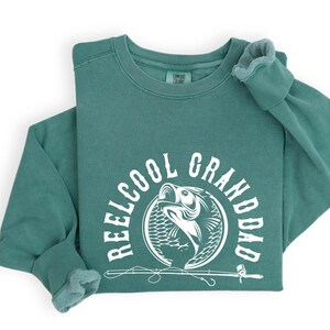 Reel Cool Dad Hoodie, Fishing Dad Sweater, Fathers Day Gift, Dad Birthday Gift, Fisherman Sweatshirt, Dad Fisherman Christmas Gift Sweater bild 4